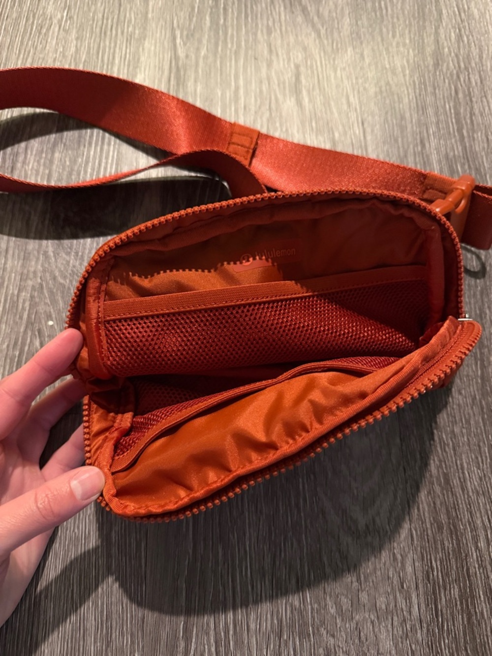 Lululemon Everywhere Belt Bag 1L. Burnt Orange Autumn Rust. - Picture 3 of 3